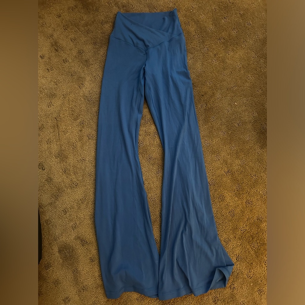 arie cross over flare leggings blue